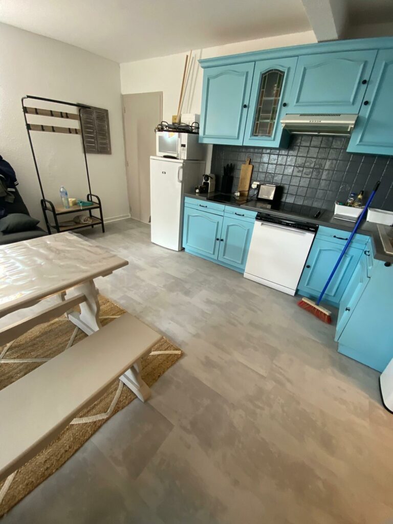 Pose d'un nouveau sol en PVC salon cuisine