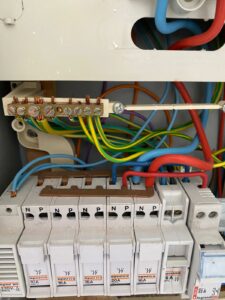 Remise aux norme d'un tableau électrique : après et remplacement d'un différentiel